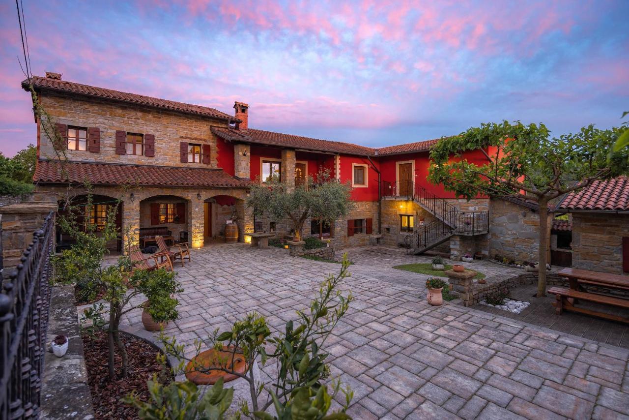 Ferienwohnung Tourist Farm RED FAIRYTALE Marezige Exterior foto