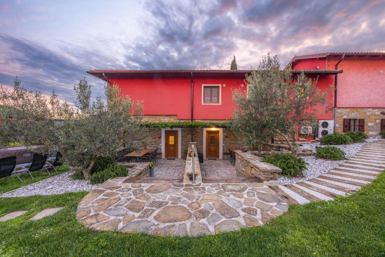 Ferienwohnung Tourist Farm RED FAIRYTALE Marezige Exterior foto