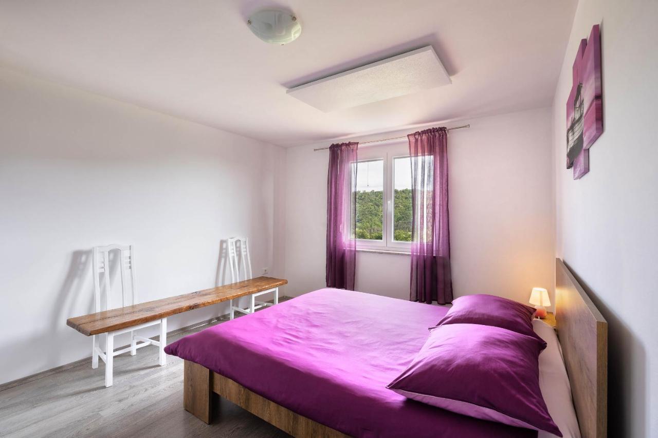 Ferienwohnung Tourist Farm RED FAIRYTALE Marezige Exterior foto