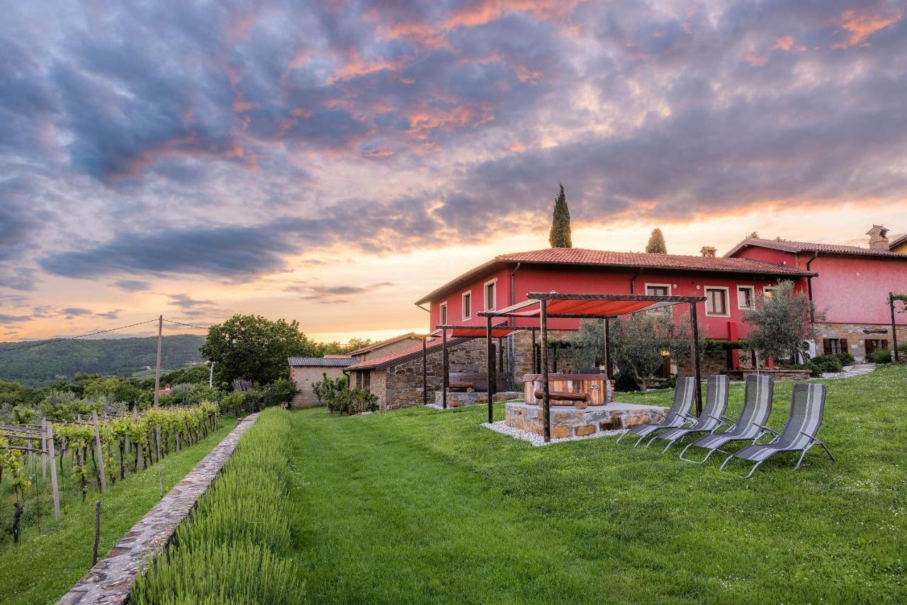 Ferienwohnung Tourist Farm RED FAIRYTALE Marezige Exterior foto