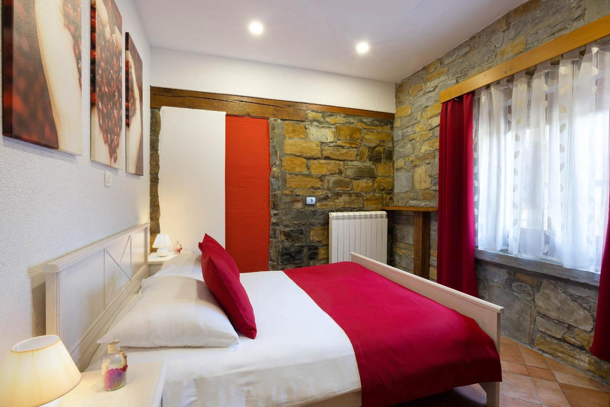Ferienwohnung Tourist Farm RED FAIRYTALE Marezige Zimmer foto